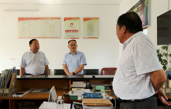 大冶法院党组书记、院长陈敬涛赴还地桥镇南石村调研指导乡村振兴工作 (3).jpg