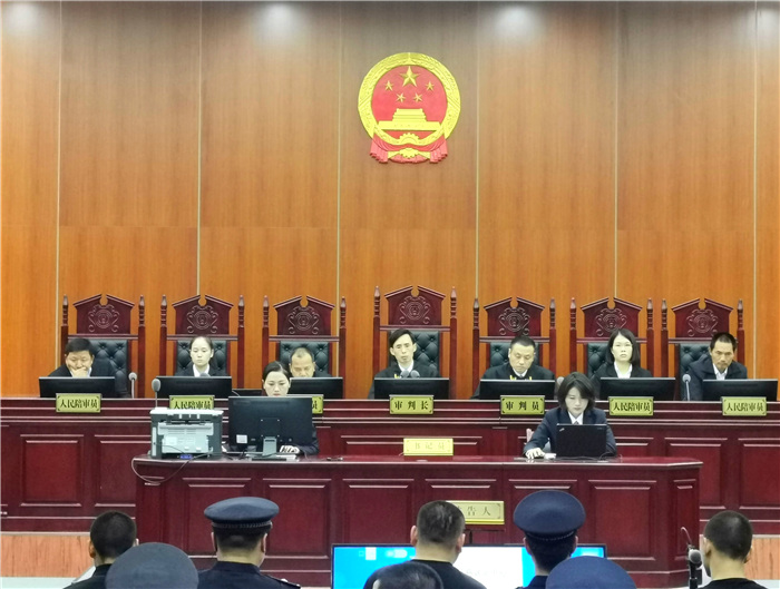 我市公开开庭审理黄某民等22人涉黑社会性质犯罪一案 (6).jpg