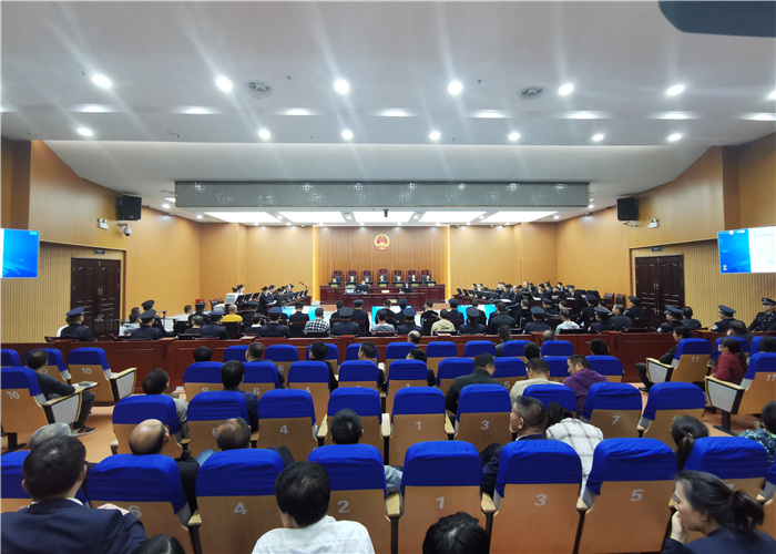 我市公开开庭审理黄某民等22人涉黑社会性质犯罪一案 (5).jpg