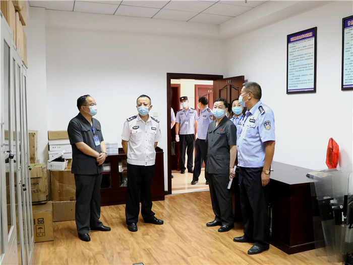 省高院法警总队总队长余劲海到大冶法院调研指导“六专四室”建设工作(8).jpg