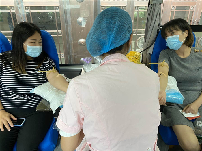 热血浓情，传递爱心——大冶法院组织无偿献血活动 (1).jpg