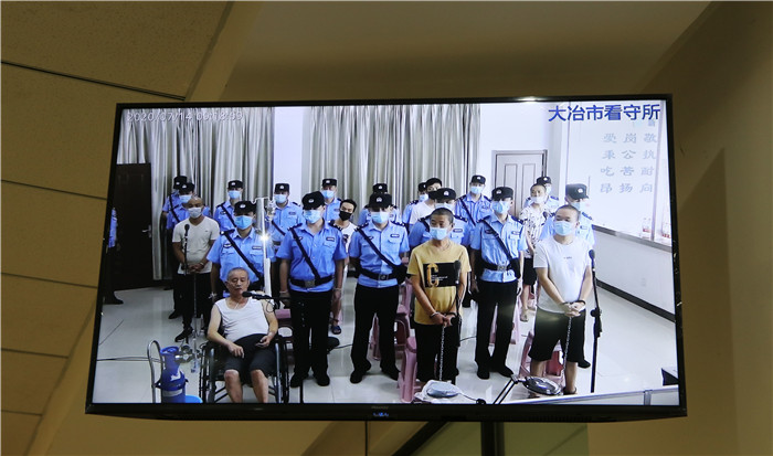 大冶法院远程开庭审理刘某等7人涉恶犯罪一案 (4).jpg