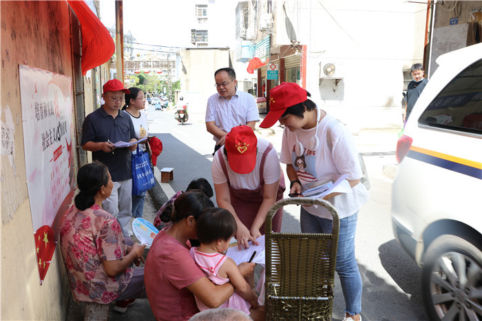 走村入户倡导文明  街头巷尾宣传创建 (7).jpg
