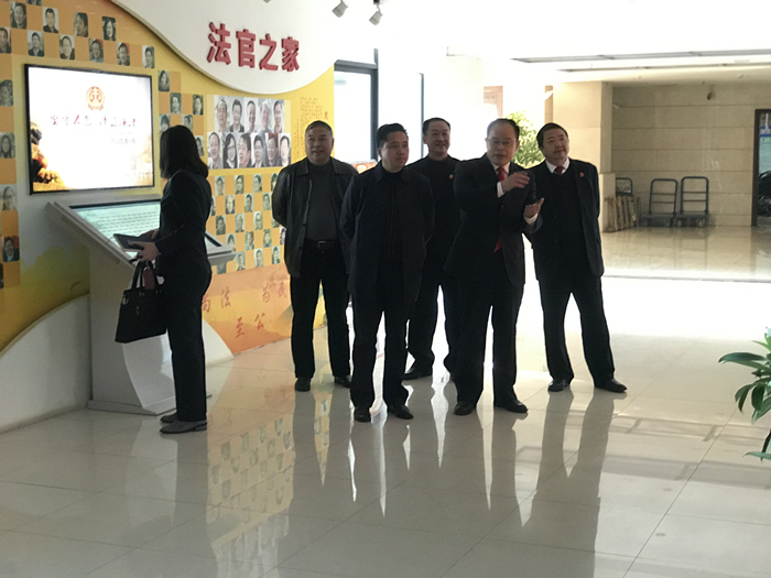 2月3日，大冶市人大常委会党组成员、副主任戴志刚、市人大法制委员会主任委员郑自金一行到大冶法院调研指导“府院联动”破产重整工作。大冶法院党组书记、院长陈敬涛等陪同调研。 (3).jpg