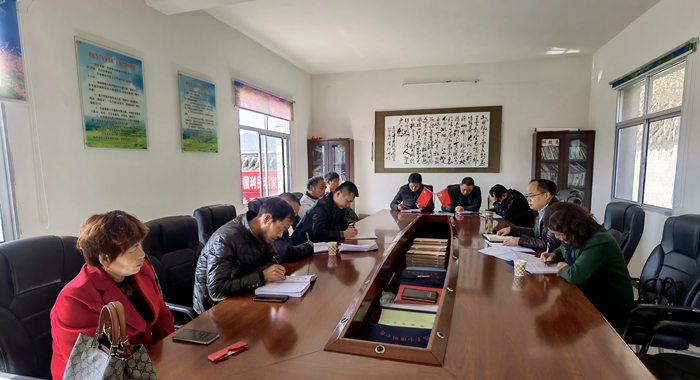 座谈会.jpg