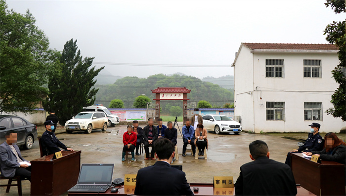灵乡镇巡回法庭 (2).jpg