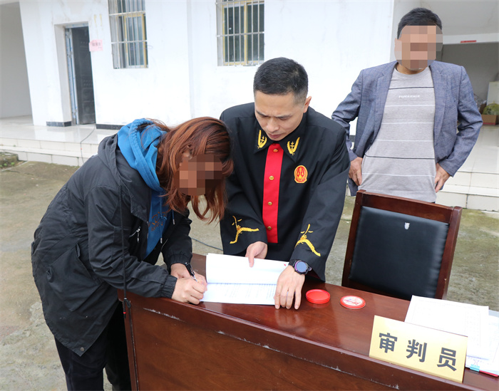 灵乡镇巡回法庭 (1).jpg
