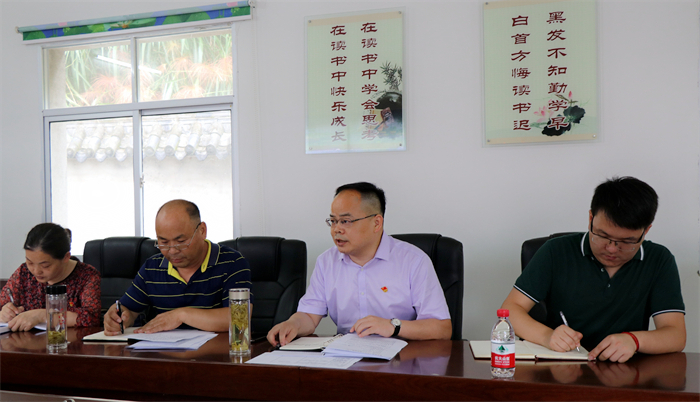   大冶法院院长赴殷祖镇塘下村讲党课 (2).jpg