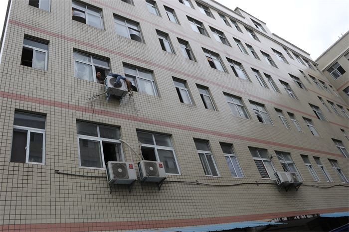 大冶法院96小时督导建成大冶最大的集中隔离点(8).jpg 大冶法院96小时督导建成大冶最大的集中隔离点(8).jpg